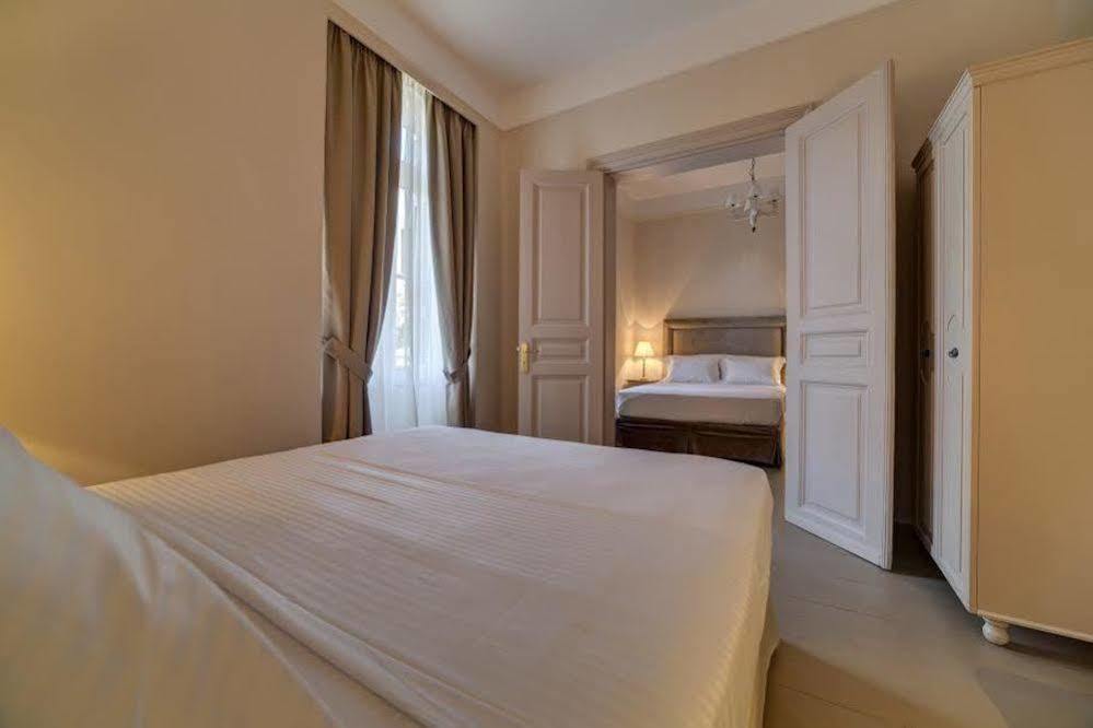 Home & Art Suites Athena Bagian luar foto