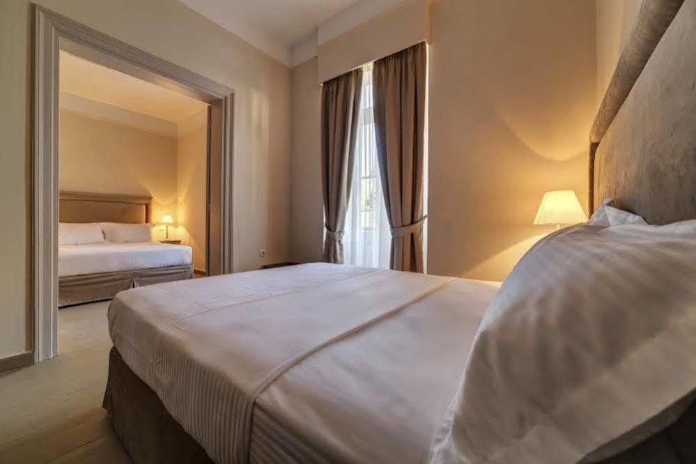 Home & Art Suites Athena Bagian luar foto