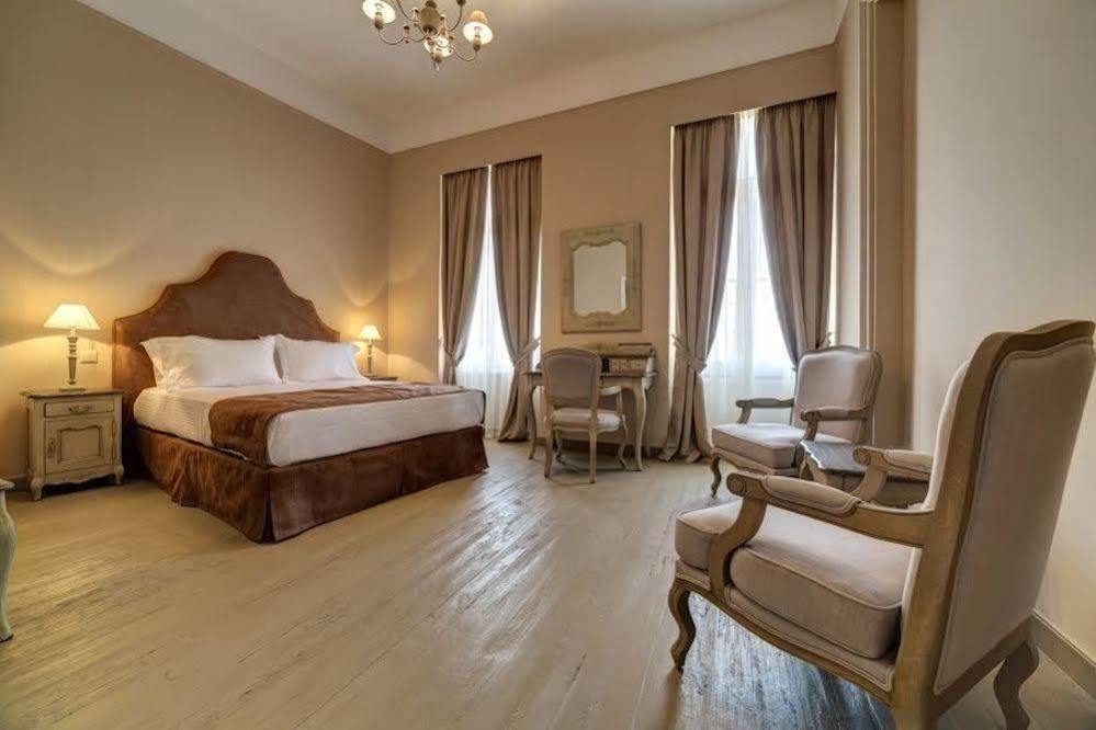 Home & Art Suites Athena Bagian luar foto