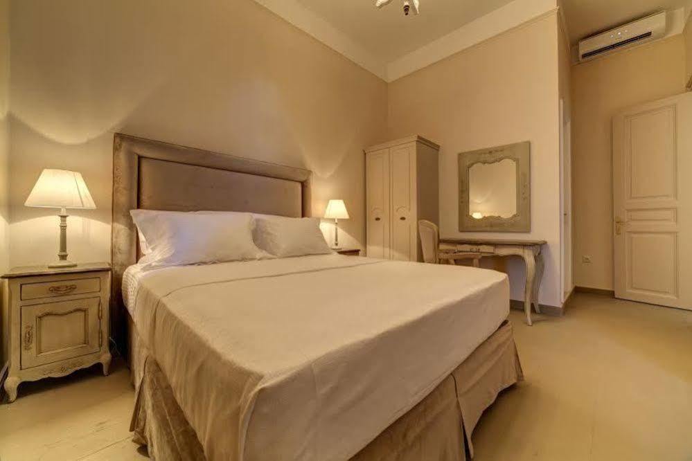 Home & Art Suites Athena Bagian luar foto